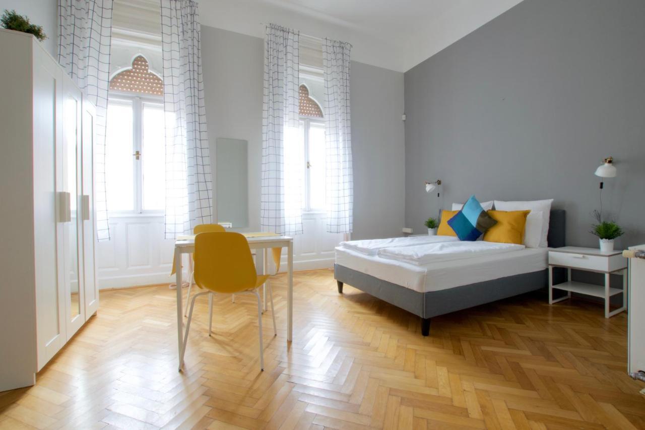 Budget Apartment By Hi5 - Palace Quarter Budapest Bagian luar foto