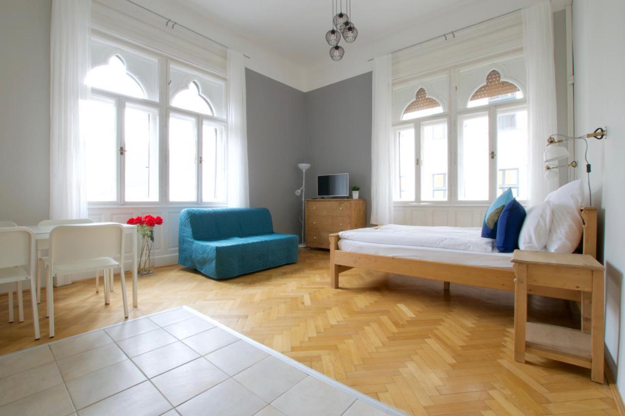 Budget Apartment By Hi5 - Palace Quarter Budapest Bagian luar foto