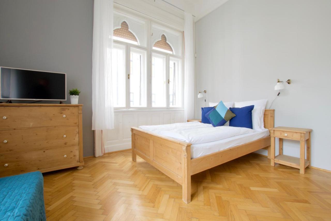 Budget Apartment By Hi5 - Palace Quarter Budapest Bagian luar foto