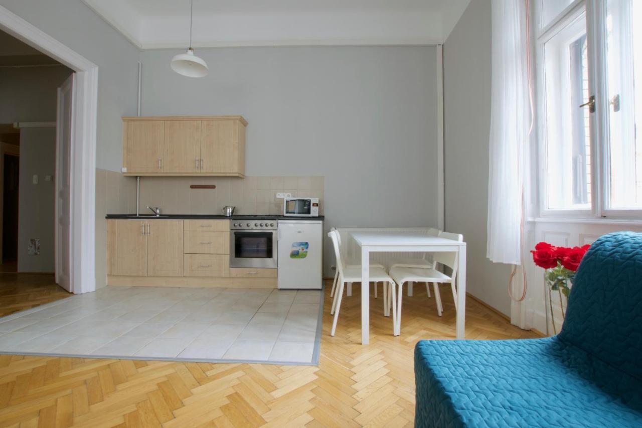 Budget Apartment By Hi5 - Palace Quarter Budapest Bagian luar foto