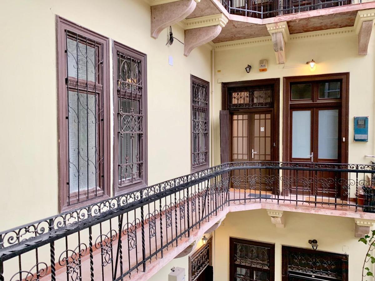Budget Apartment By Hi5 - Palace Quarter Budapest Bagian luar foto
