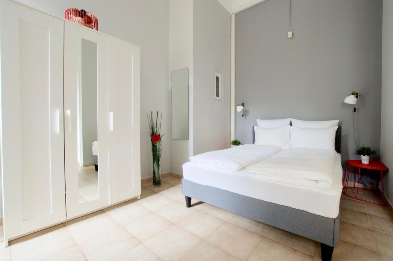 Budget Apartment By Hi5 - Palace Quarter Budapest Bagian luar foto